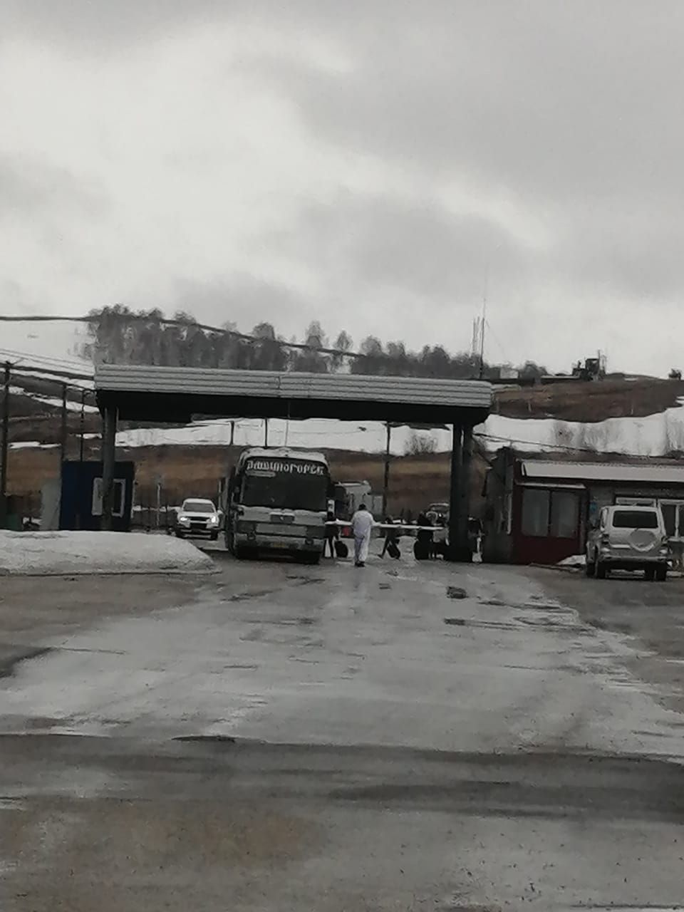 На российско-казахстанской границе встретили граждан России, эвакуированных из Таиланда, Индонезии и Вьетнама
