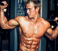 Model Rob-Riches
